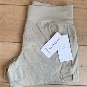 Athleta Women's Trekkie North Short NWT size 8